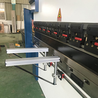 Adjustable front arms with guides